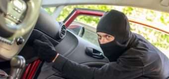 У Володимирі-Волинському посеред білого дня з автомобіля вкрали документи