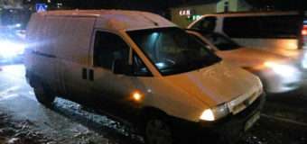 У Луцьку автомобіль врізався в тролейбус і, втікаючи, протаранив позашляховик