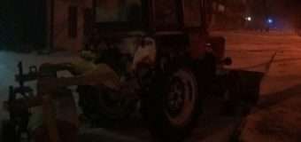 У Луцьку нетверезий водій на тракторі збив дорожній знак і втік