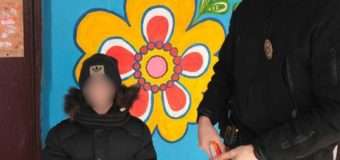 Патрульні подарували луцьким дітлахам світловідбиваючі браслети