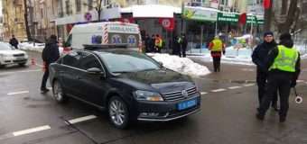 У Києві поліцейський автомобіль, що супроводжував президентський кортеж, збив людину