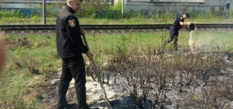 У Луцьку гасили вогонь між залізничними коліями