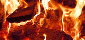 Три години гасили пожежу, що спалахнула в приміщенні сушки деревини в селі на Волині