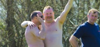 Лучани відкрили купальний сезон на центральному пляжі міста. Фото