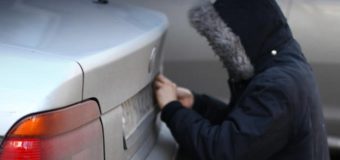 У Луцьку зловмисники знімали номерні знаки з автівок й вимагали за їх повернення гроші