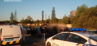 Менш ніж за 10 хвилин патрульні затримали крадіїв автівки в Луцьку. ФОТО