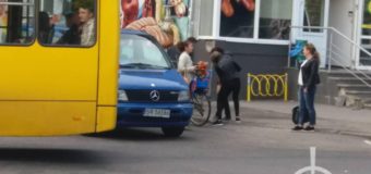У Луцьку Mersedes Vito збив велосипедистку