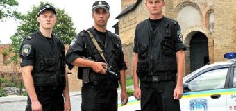 За скільки придбають формений одяг працівникам поліції охорони в Луцьку?