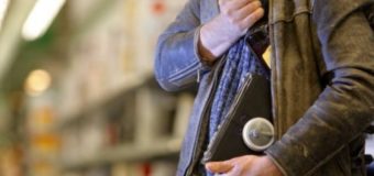 У Луцьку двоє неповнолітніх викрали з прилавку магазина алкогольні напої та харчі