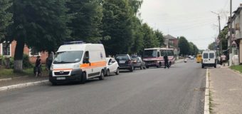 У Нововолинську автобус з пасажирами в’їхав у легковик, постраждала жінка