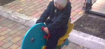 Маленький волинянин випадково пошкодив око. Батьки просять фінансової допомоги на лікування