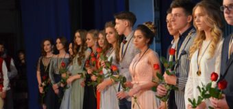 Випускників луцьких шкіл нагородили золотими та срібними медалями. ФОТО