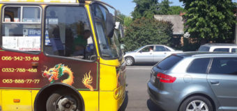 У Луцьку маршрутка в’їхала в “Ауді” . ФОТО