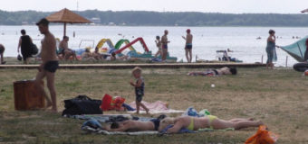 Оновлюють центральний пляж у селі Світязь