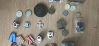 Волинські митники виявили приховану від контролю колекцію медалей та монет