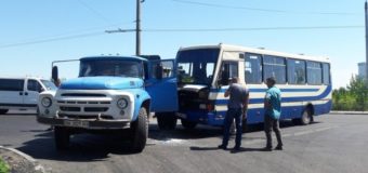 У Луцьку сталася ДТП за участю автобуса й вантажівки