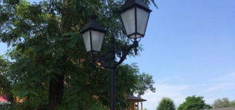 У місті на Волині встановили ліхтарі в стилі барокко