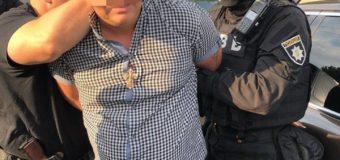 У Луцьку затримали посадовця внутрішньої безпеки поліції під час отримання хабара. ФОТО