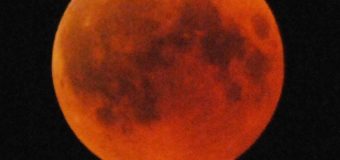 Луцький фотограф зазнімкував кривавий місяць. ФОТО