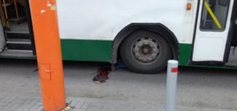 Повідомили про стан жінки, якій переїхав руку тролейбус у Луцьку