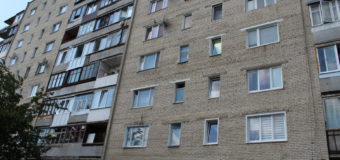 У Нововолинську 2-річна дівчинка замкнулася в квартирі