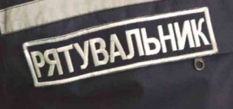 У Луцьку рятувальники надали допомогу 4-річній дитині, якій затисло голову у металевій конструкції
