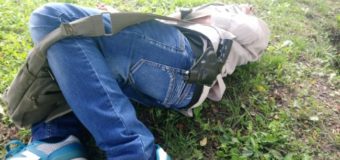 У Луцьку на газоні лежав п’яний чоловік зі зброєю