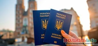 Відновили видачу закордонних паспортів