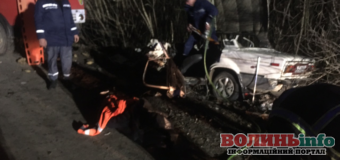 “КамАЗ зіткнувся із “ВАЗом”: водія легковика вирізали з авто