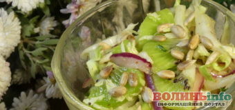 Постимо смачно: пісний салат з пекінської капусти, ківі та насіння