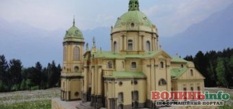 Унікальні паперові копії пам’яток архітектури створює майстер на Львівщині