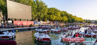 В Парижі з’явилося “кіно на воді”