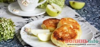 Яблучні сирники – ніжний смак яблук та випікання в духовці