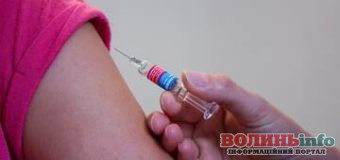 Виробник не винен: виробників вакцин можуть звільнити від відповідальності за наслідки щеплень