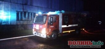 Нічна пожежа у Луцьку: на Львівській на СТО згоріли автомобілі