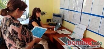Працівники Ратнівської ДПІ знайомили відвідувачів з  особливостями застосування одноразового декларування