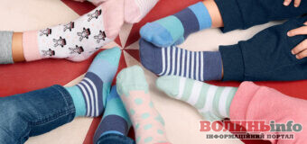 Де знайти дитячі носки в актуальних кольорах та за вигідними цінами, щоб закупити оптом у свій магазин?