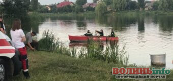 У Луцьку на місцевому ставку рятувальники ведуть пошуки потопельника