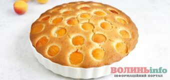 Рецепт простого пирога з абрикосами – відчуйте справжній аромат літа