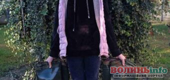 Дівчинка з Волині придбала гумові чоботи для військових продаючи власноруч плетені вироби з бісеру