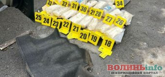 На “Устилузі” затримали авто, в днищі якого було сховано 17 кілограмів наркотиків