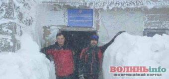 В українських Карпатах майже двометровий шар снігу