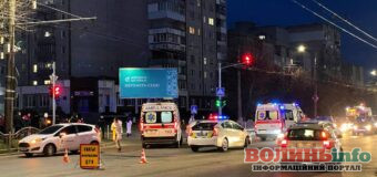 У Луцьку на проспекті Відродження трапилася аварія за участі легковика та мотоцикліста: водій з місця пригоди втік, двох людей госпіталізували, серед яких 16-річний юнак