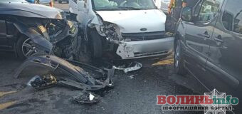Автотроща у Луцьку: пошкоджено три автомобілі