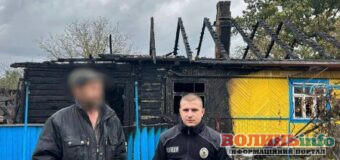 На Волині поліцейський виніс з палаючого будинку чоловіка