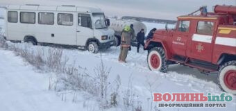 На Волині в сніговому полоні опинилися  рейсовий автобус та приміська маршрутка