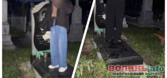 Розваги на кладовищі: неповнолітні на Волині влаштували фотосесію на могилі