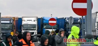Не випускатимуть вантажівки з України: словацькі перевізники розпочали блокування кордону