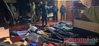 “Кидали” таксистів на гроші: на Волині в одній з колоній викрили шахрайську схему