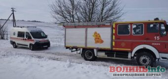 На Волині доїхати до хворої “швидка” змогла лише на буксирі в рятувальників